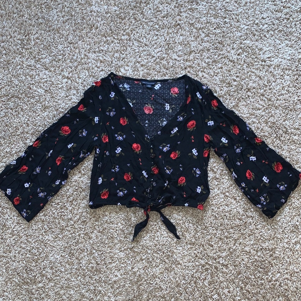 American Eagle Women’s Black Floral Tie-Front Button Blouse Flowy Sleeves Small